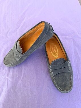 Tod's Gommino Driving Loafers in Gray Suede Size 36